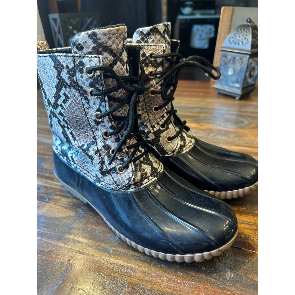 Yoki Womens Snakeskin Print Duck Boots Black Rubber Lace Up Ankle Rain Boots‎ 8
